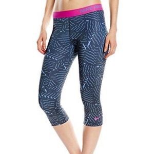 NIKE PRO Bash Compression Capri leggings. Excellent preowned condition. Large.